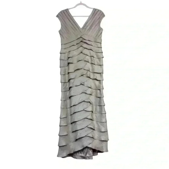 Adrianna Papell Maxi Dress Size 8 Petite Shimmery Silver Formal Layered Ruffle - Picture 1 of 13